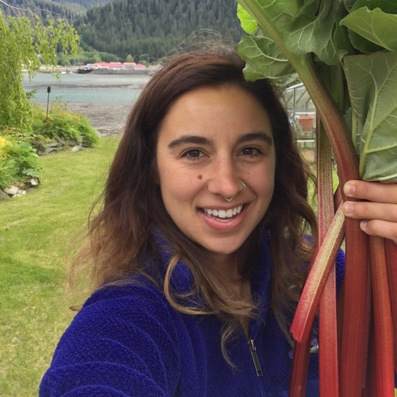 Meet your Posher, Christina - Picture 2 of 2